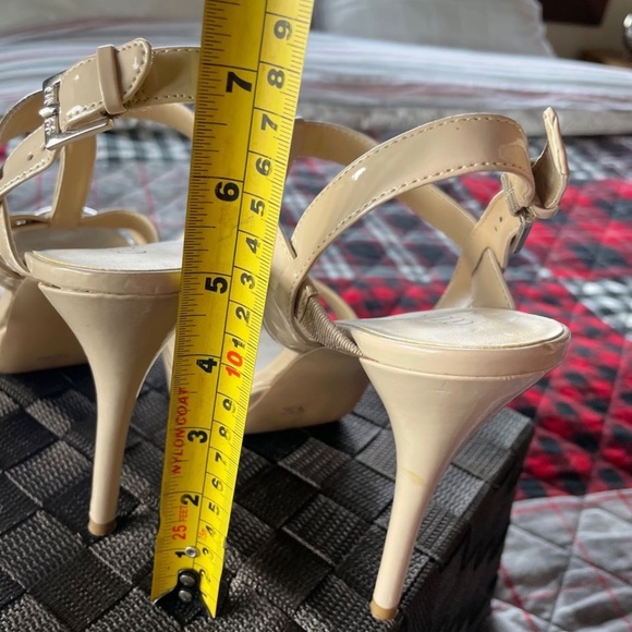 Guess Nude Patten Leather Platform Sandal Heels - Picture 2 of 5